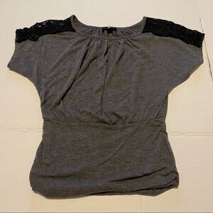IZ Byer dark grey/black lace short sleeve sweater